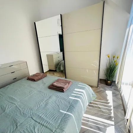 2br Vintage - Free Parking Apartament *